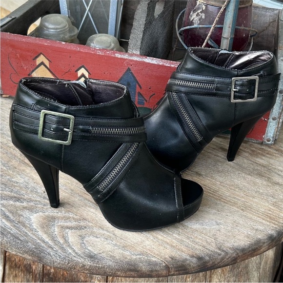 Candie's Shoes - Candies Brilynn Peep Toe Booties